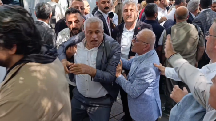 Faruk Bildirici'den Meclis önünde gazetecilere yönelik saldırılara tepki: Bırakın arkadaşlarımız görevlerini yapsın