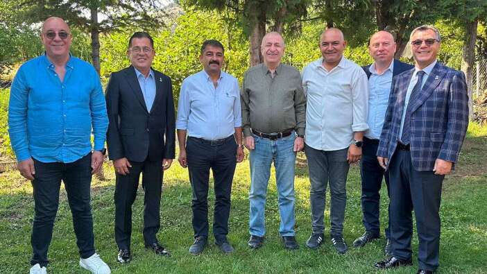 Belediye başkanı ZAFER'e geçmemiş: 'Rozeti göğsüme takıverdi'