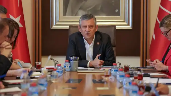 Özgür Özel liderliğindeki partinin kuruluş dilekçesi bakanlığa verildi
