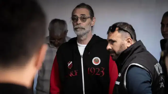 Etimesgut Belediyesi'ne operasyon: CHP’li Başkan Erdal Beşikçioğlu gözaltına alındı