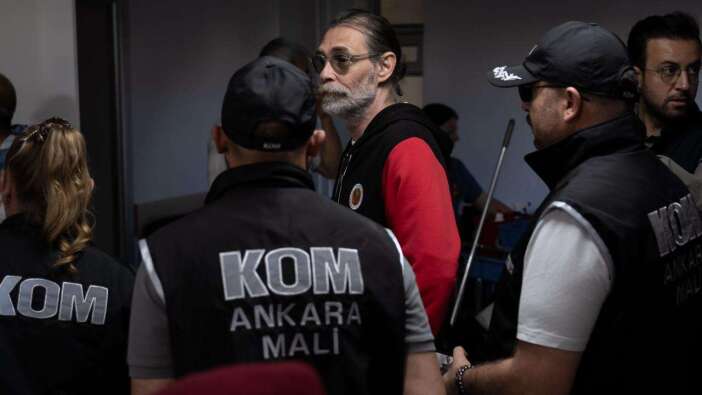 YENİ Parti'den Erdal Beşikçioğlu'na eleştiri: Böyle kamu görevi mi olur?