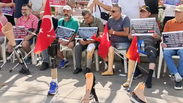 Gazi Rehabilitasyon Merkezi önünde abluka: Parktan atılan gaziler İçişleri Bakanlığı'na yürümek istiyor