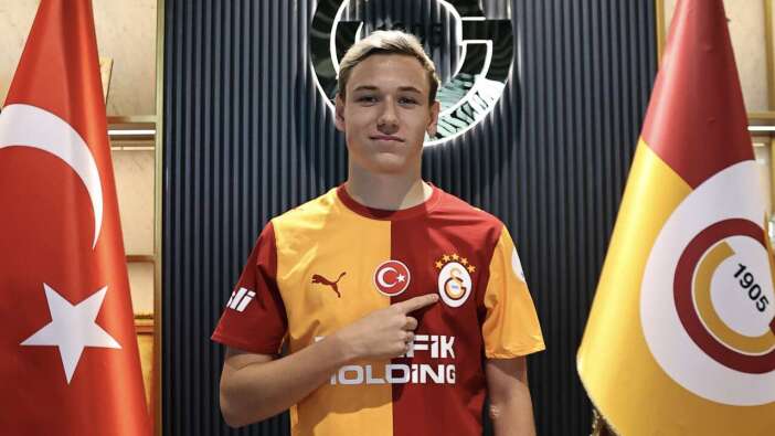 Aleksei Batrakov, Galatasaray'a imzayı attı zirveye yerleşti