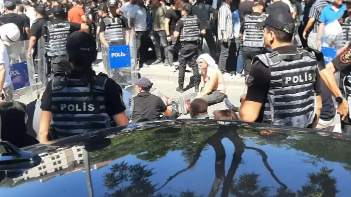 Milli Savunma Bakanlığı önünde abluka: Gazilerin önü polis tarafından kesildi
