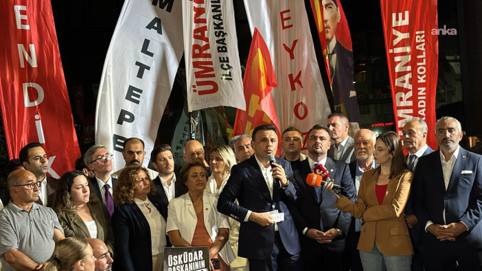 Özgür Çelik, Üsküdar Belediyesi önünde AK Parti ve MHP'li üyelere seslendi: Vicdanınızı dinleyin