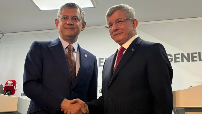 Özgür Özel'den Ahmet Davutoğlu'na 'dayanışma' telefonu