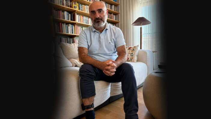 Ev hapsi verilen Gazeteci İsmail Saymaz: Ellerim şimdilik serbest