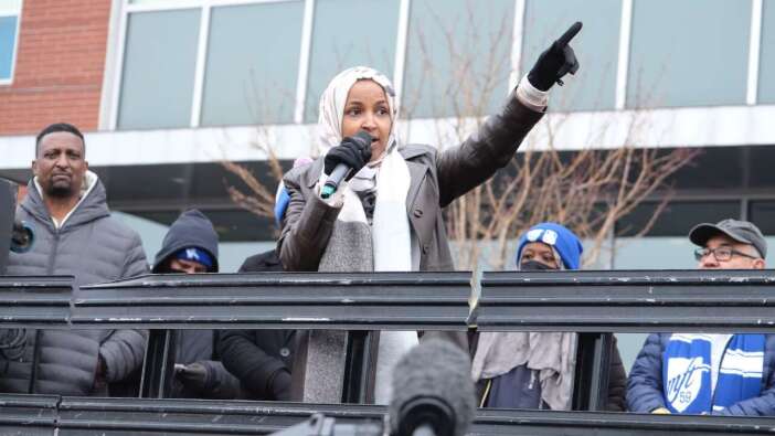 Federal ajanlar Ilhan Omar'ın evine baskın düzenledi