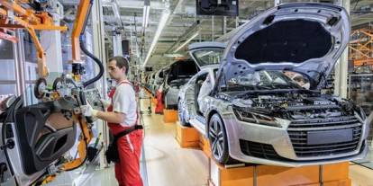 Audi fabrikasında çalışan işçiler 300 otomobile el koydu