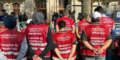 Polonez işçilerinden, Çatalca Kaymakamı'na ters kelepçeli protesto