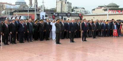 İstanbul’un kurtuluşunun 101. yıldönümü için Taksim’de coşkulu tören