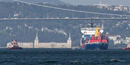 İstanbul Boğazı’nda gemi trafiğine geçici ara verildi