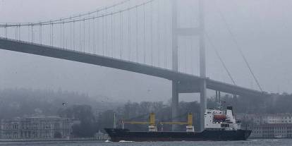 İstanbul Boğazı'nda gemi trafiği çift yönlü askıya alındı