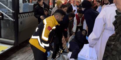 Halk otobüsünde bıçaklı saldırı: Tartıştığı kadını bacağından bıçakladı