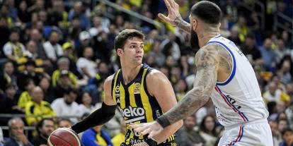 Fenerbahçe Beko, tartışmalı derbide Anadolu Efes'i devirdi!