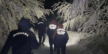 Kayseri'de kar nedeniyle yolda mahsur kalan kadın, Jandarma aracında doğum yaptı