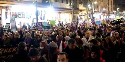 Taksim'de 25 Kasım'da polis ablukası: Yasakları tanımayan kadınlar gözaltında