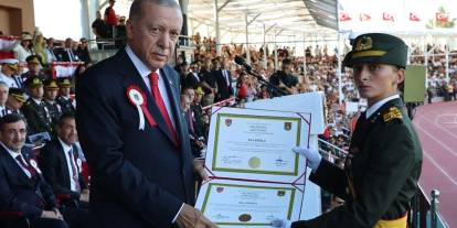 Selvi: Erdoğan teğmenler konusunda Milli Savunma Bakanı'na "Çok sert gitmeyin" talimatı verdi