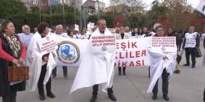 Emekliler Kartal'da kefen giyip seslendi: 'AKP emekliye hesap verecek'