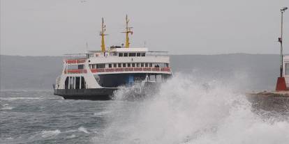 Çanakkale'de feribot seferlerine fırtına engeli