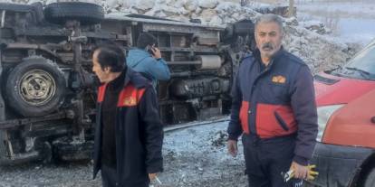 Hakkari'de öğretmenleri taşıyan minibüs devrildi: 12 yaralı