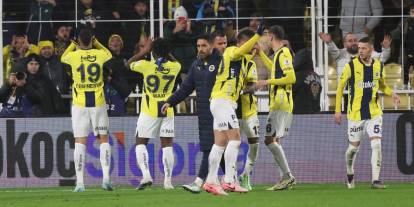 Zirve takibi sürüyor: Fenerbahçe sahasında Başakşehir'i 3-1 mağlup etti