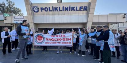 Ege Üniversitesi Hastanesi'nde çalışan sağlık emekçilerinden protesto: Teşvik ödemeleri yetersiz