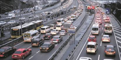 Trafiğe kaydı yapılan taşıt sayısı yüzde 3,7 artarak 188 bin 966'ya ulaştı