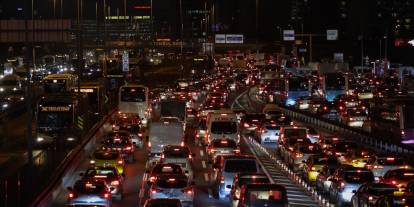 İstanbul'da trafik yine kilit: Yoğunluk yüzde 89'u gördü