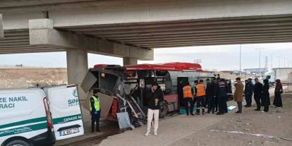 Ankara'da feci kaza! TIR ile belediye otobüsü çarpıştı: 1 ölü, 1 yaralı