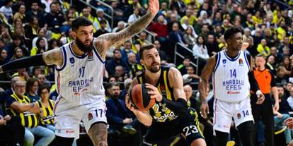 Fenerbahçe Beko, Anadolu Efes'i son çeyrekte devirdi!