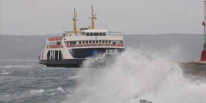 Çanakkale'de feribot seferlerine fırtına engeli