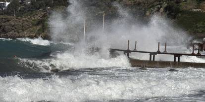 Meteoroloji'den Ege ve Karadeniz için fırtına ve kuvvetli yağış uyarısı!