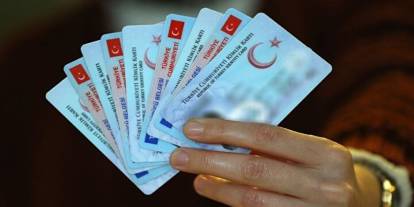 Eski kimliğini yenileyen vatandaşlar sahtecilik kurbanı olduğunu öğrendi: Parmak izini bile değiştirmişler