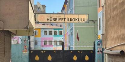 Okul çıkışında öğretmene bıçaklı saldırı: Saldırgan gözaltında!