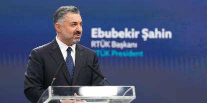 Ebubekir Şahin, sokak röportajları yapan 'Sokak Kedisi' Ebru Uzun Oruç hakkında suç duyurusunda bulunulacağını duyurdu
