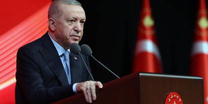 "Erdoğan kimin kulağını çekti?"