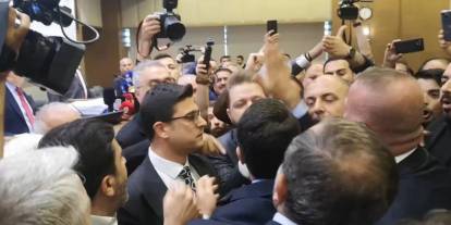 Bursa'da Meclis toplantısında kavga! AKP'li üye CHP'li başkanın üzerine yürüdü