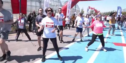 Özgür Özel ve Mansur Yavaş 19 Mayıs Ankara Yarı Maratonu'nun açılışını yaptı