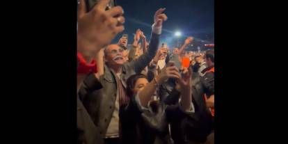 Belediye Başkanı Beşikçioğlu ‘Duman’ konserinde gençlerin arasında
