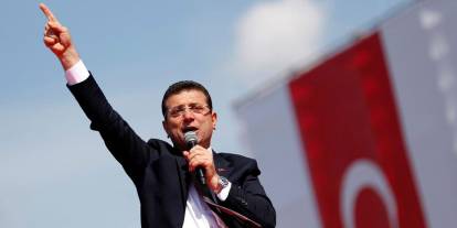 İmamoğlu’ndan gençlere çağrı: ‘Eline Türk Bayrağı'nı alan gelsin’