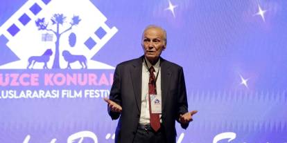 Ediz Hun sitem etti: "Yaşlı sanatçılar genellikle dede, baba, amca rolleriyle sınırlandırılıyor"