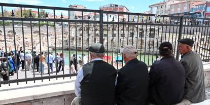 Yozgatlılardan tarihi Roma Hamamı kalıntılarına büyük ilgi
