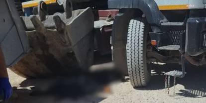Amasya'da devrilen iş makinesinin altına kalan işçi hayatını kaybetti