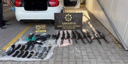 Sakarya'da bir polis memurunun aracında cephanelik çıktı