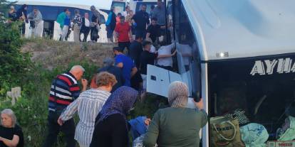 Isparta'da korkunç kaza! Tur otobüsü şarampole devrildi: 27 yaralı