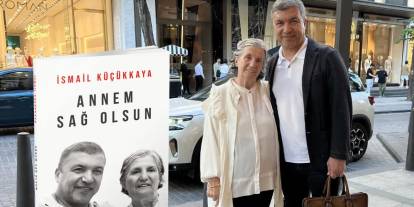 Kırmızı Kedi’den bir ilk: İsmail Küçükkaya'nın yeni kitabı "Annem Sağ Olsun" hakkında yapay zekayla söyleşi