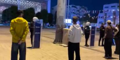 Taksim'de AKM önünde "duran" 15 kişi gözaltına alındı!