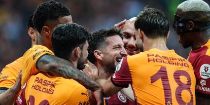 Galatasaray'da Muslera ve Mertens galibiyetle veda etti