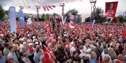 Düzce'de binler yan yana geldi: Şafak operasyonu gölgesinde CHP'den miting